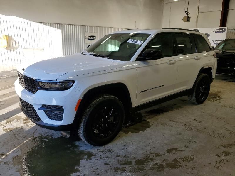 2025 Jeep Grand Cherokee Laredo