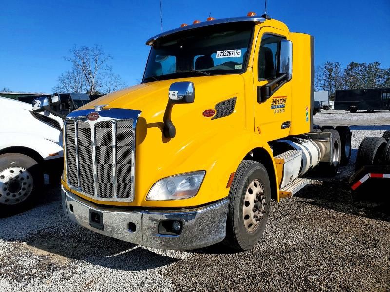 2016 Peterbilt 579 Semi Truck
