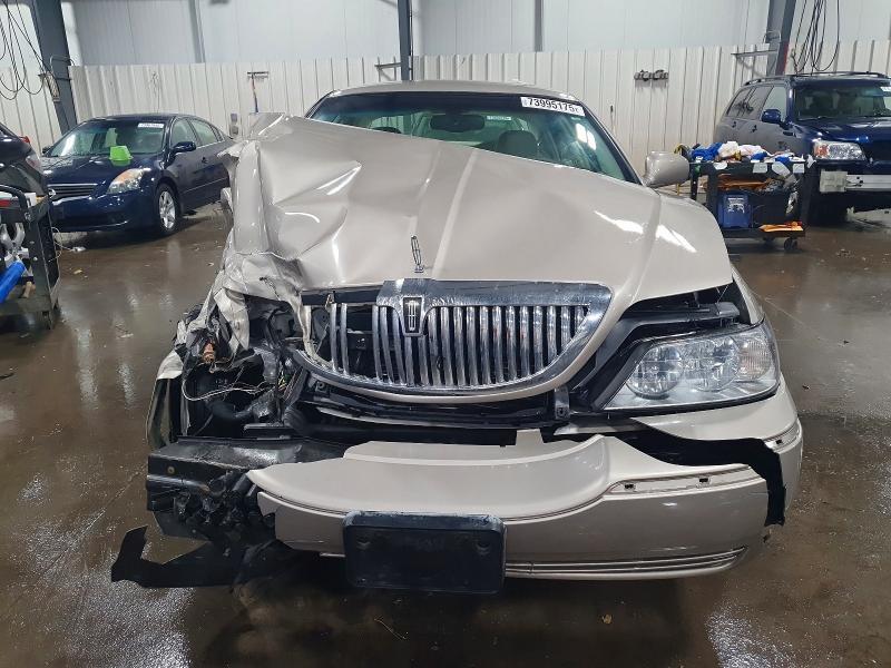 2003 Lincoln Town car Executive
