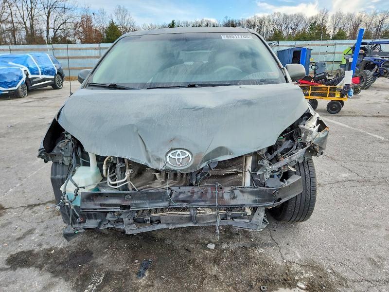 2014 Toyota Sienna xle