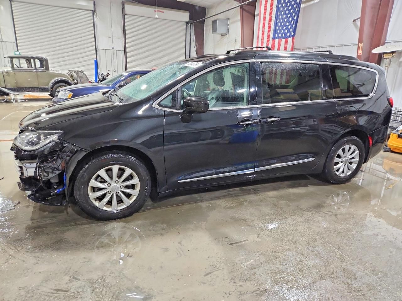 2017 Chrysler Pacifica Touring l