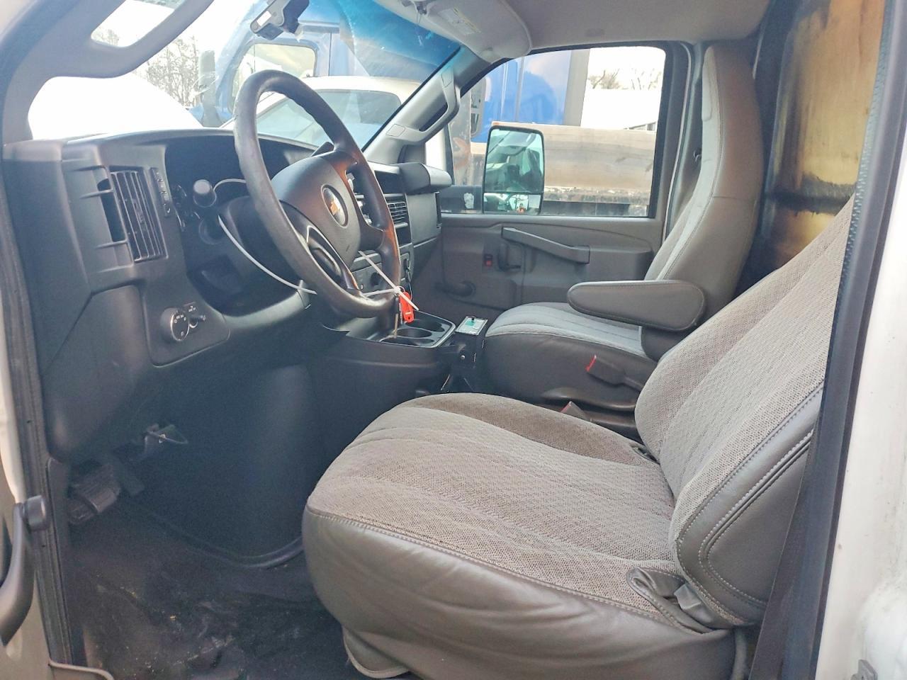 2016 Chevrolet Express Refrigerated BOX Truck