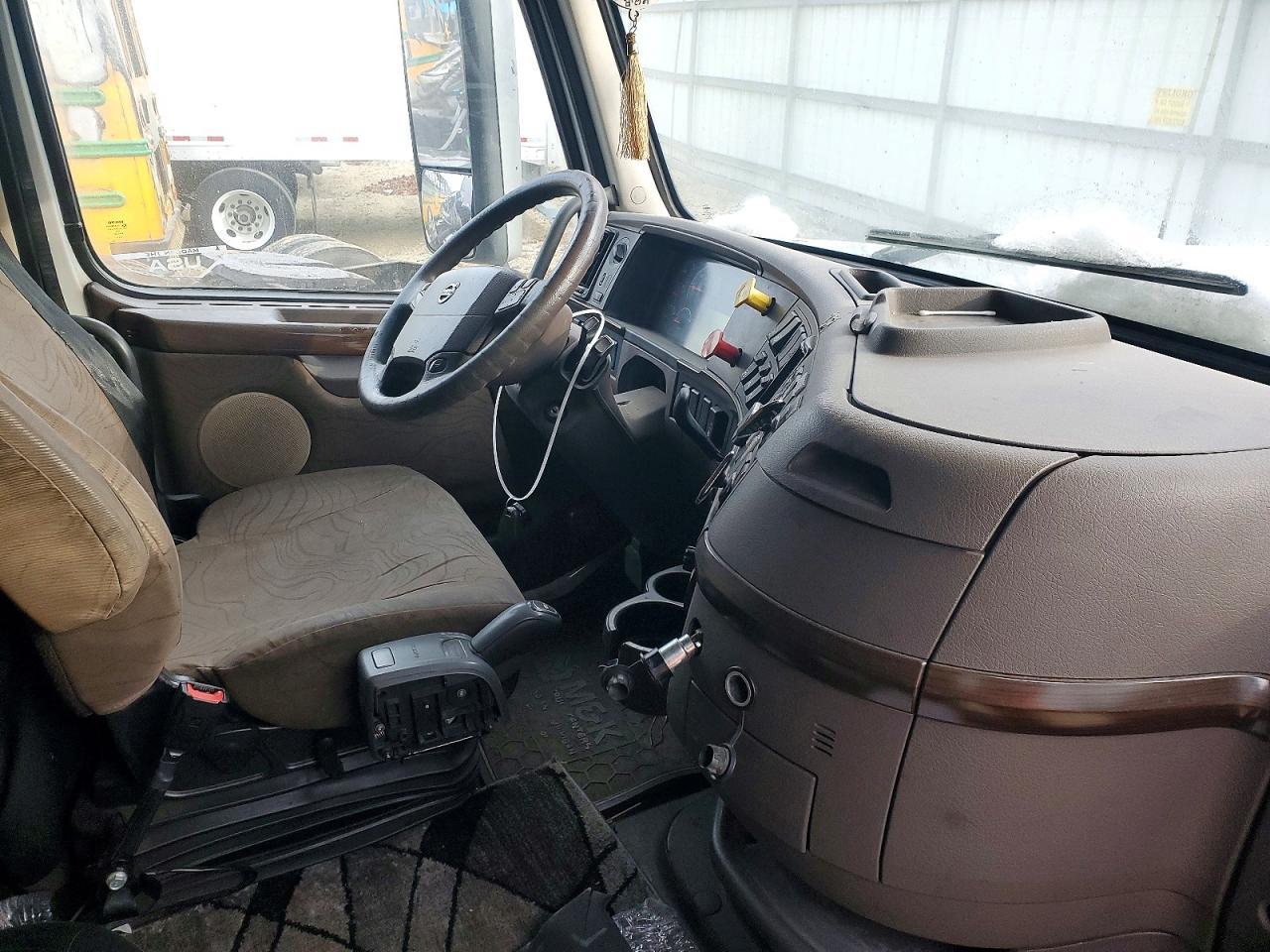 2018 Volvo VNL Semi Truck