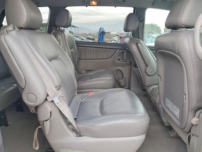 2004 Toyota Sienna xle