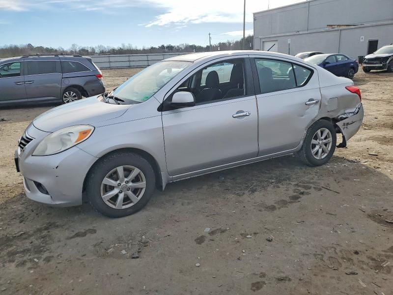 2012 Nissan Versa s