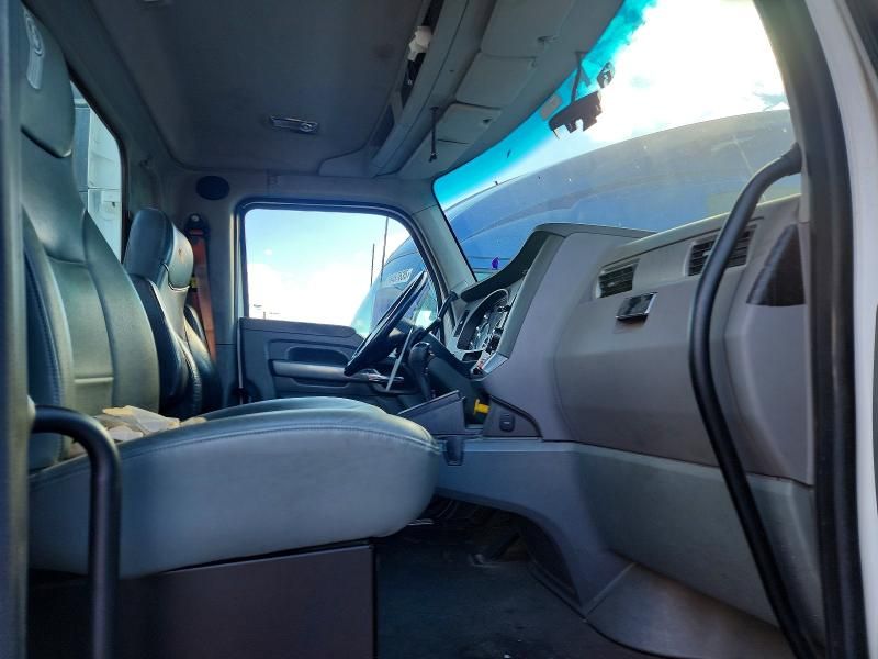 2016 Kenworth T680 Semi Truck