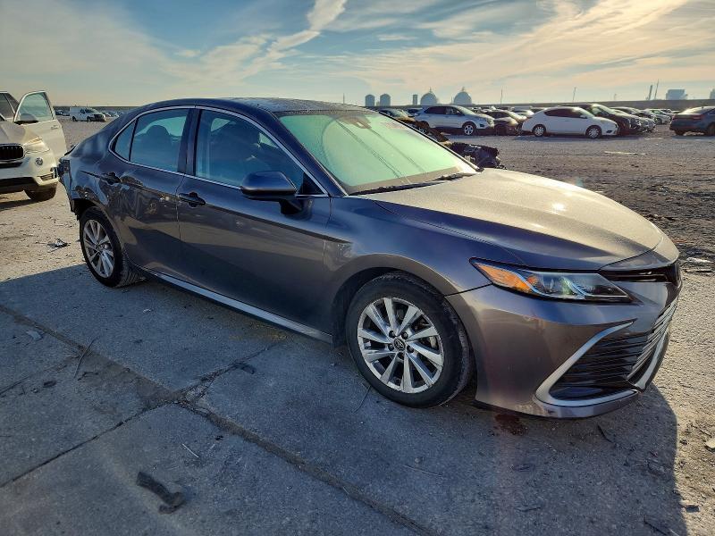 2021 Toyota Camry le