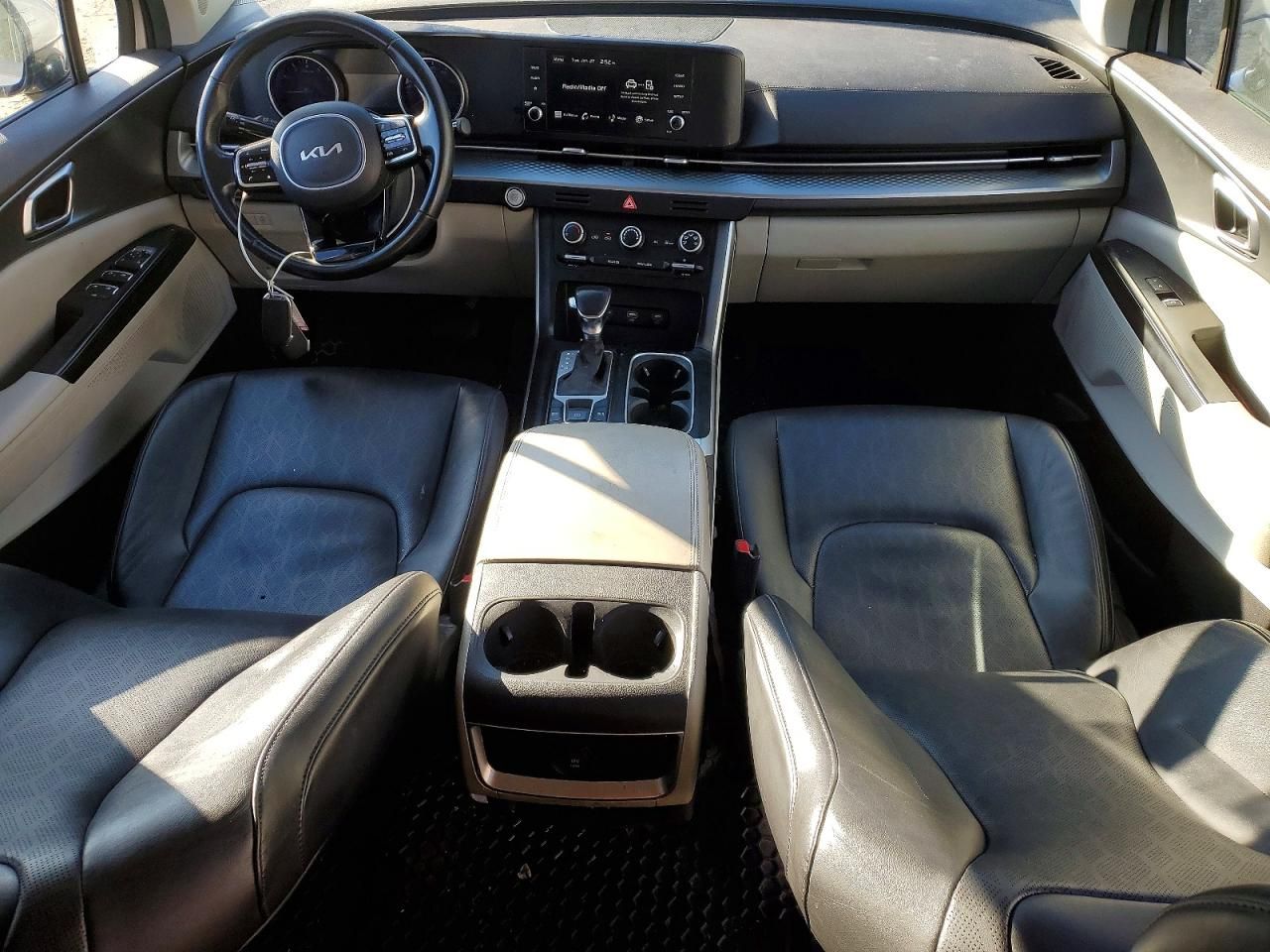 2023 KIA Carnival lx