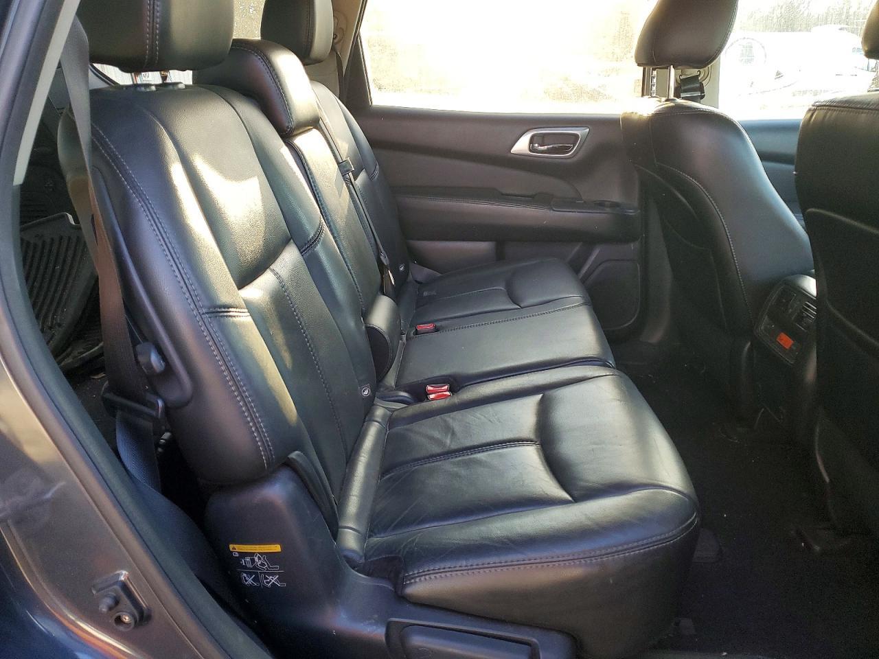 2014 Nissan Pathfinder s