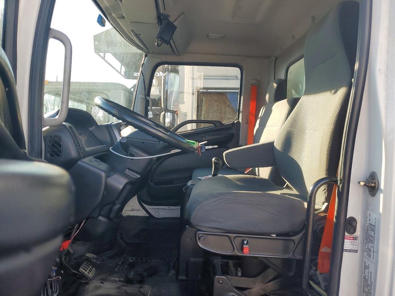2017 Hino 258/268 BOX Truck