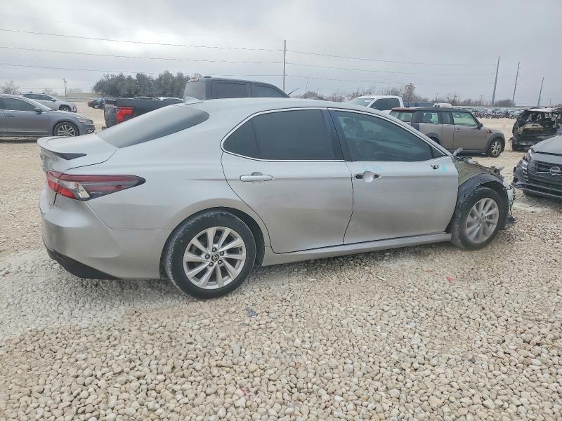 2021 Toyota Camry le