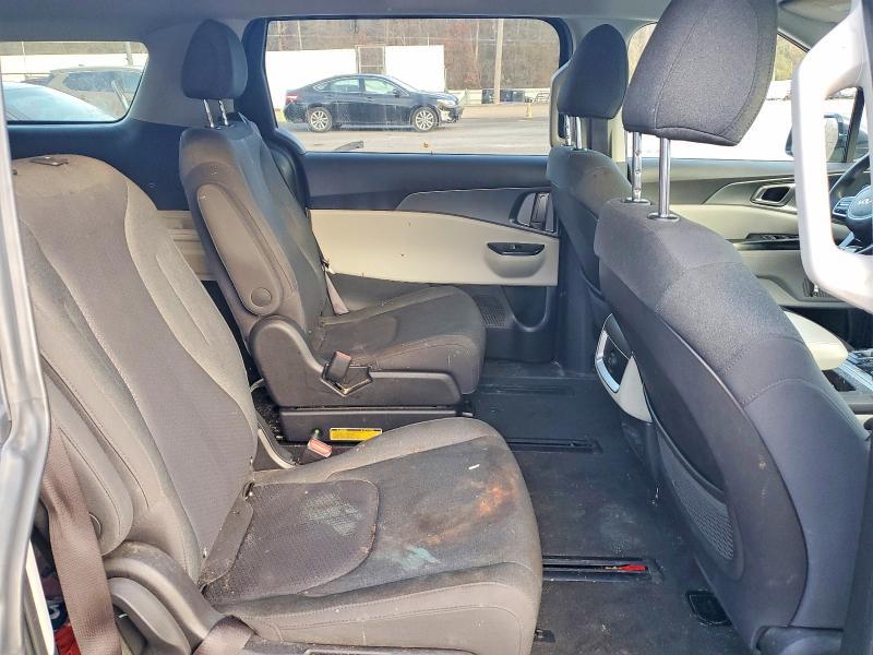 2023 KIA Carnival lx
