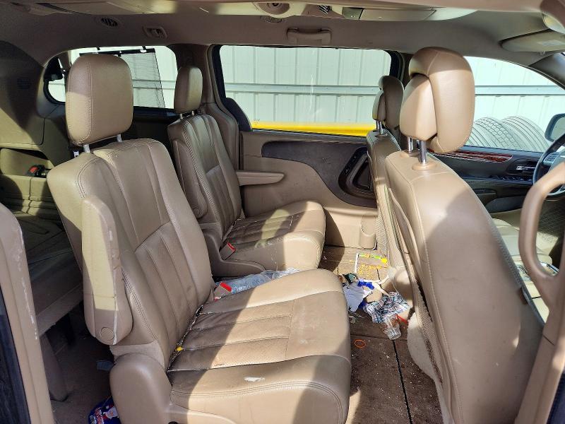 2013 Chrysler Town & Country Touring l