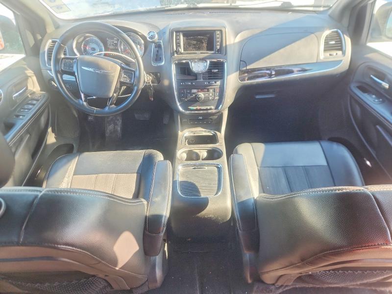 2015 Chrysler Town & Country s