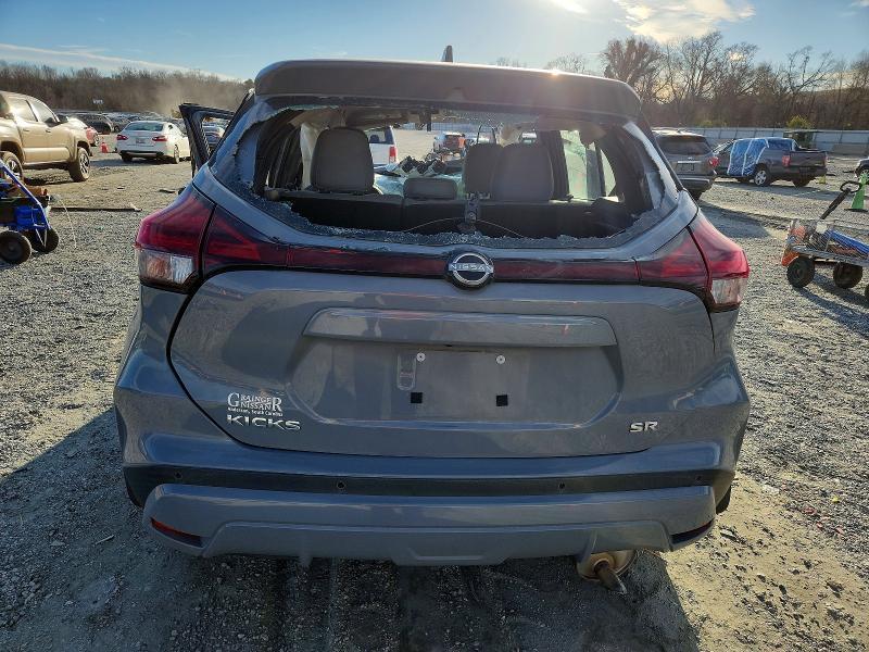 2023 Nissan Kicks sr