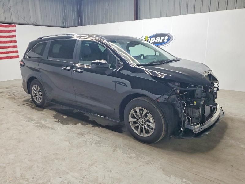 2026 Toyota Sienna xle