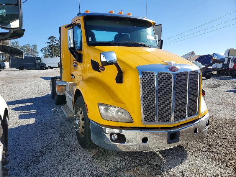 2016 Peterbilt 579 Semi Truck