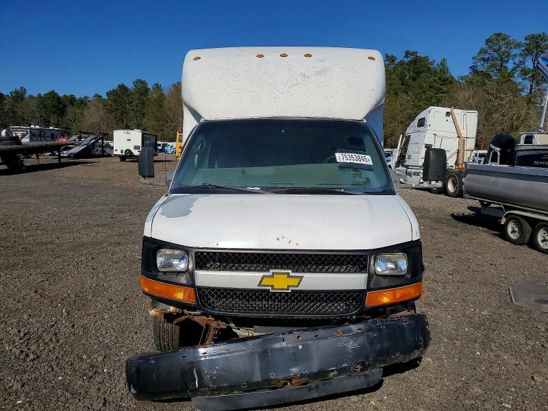 2004 Chevrolet Express Delivery Truck