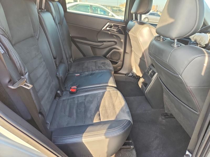 2022 Mitsubishi Outlander se