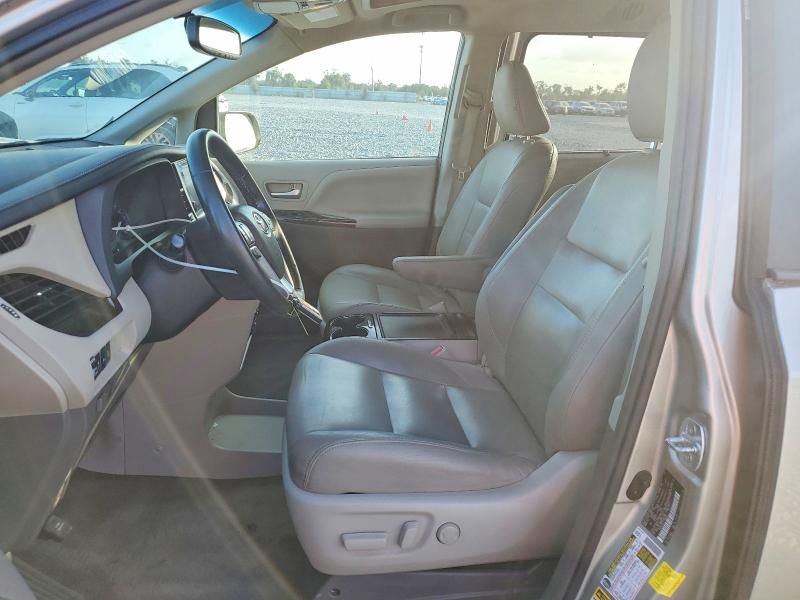 2015 Toyota Sienna xle