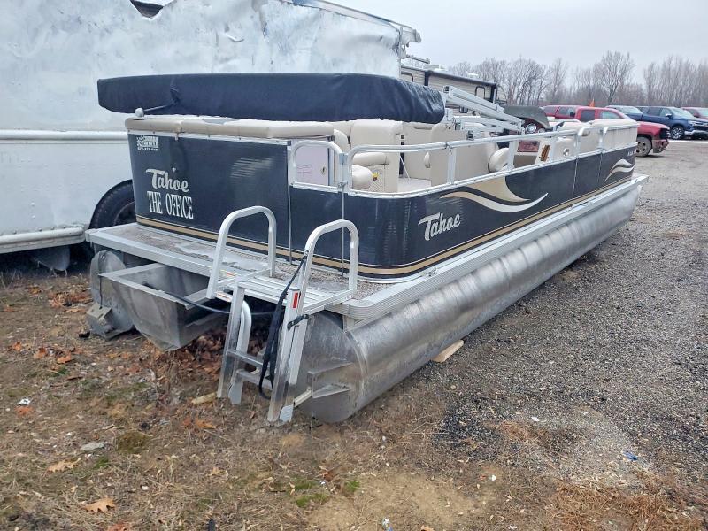 2012 Tahoe Boat