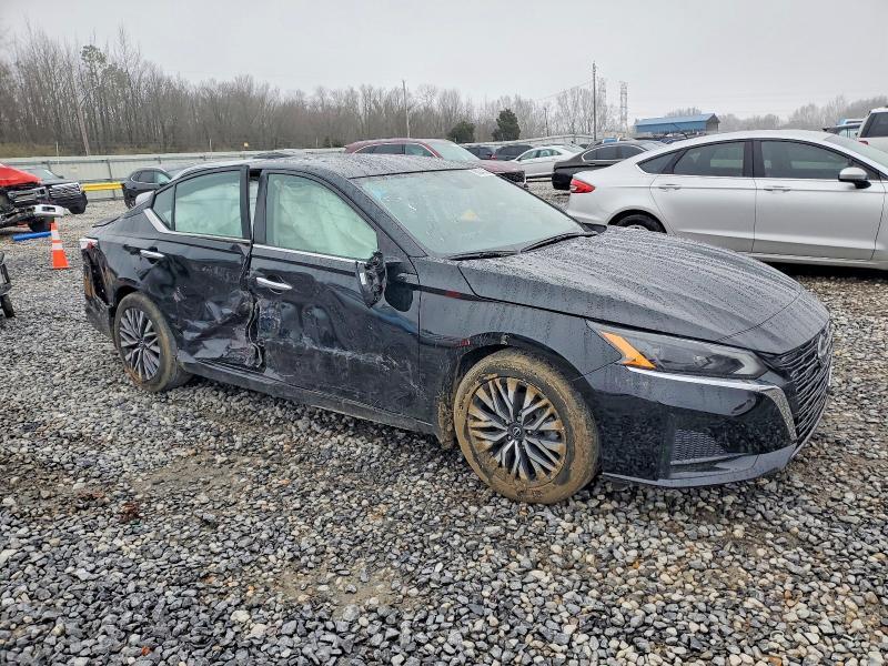 2023 Nissan Altima sv