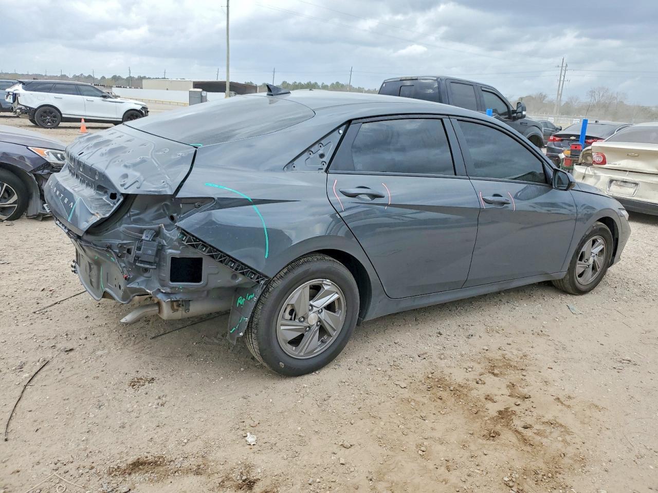 2025 Hyundai Elantra se