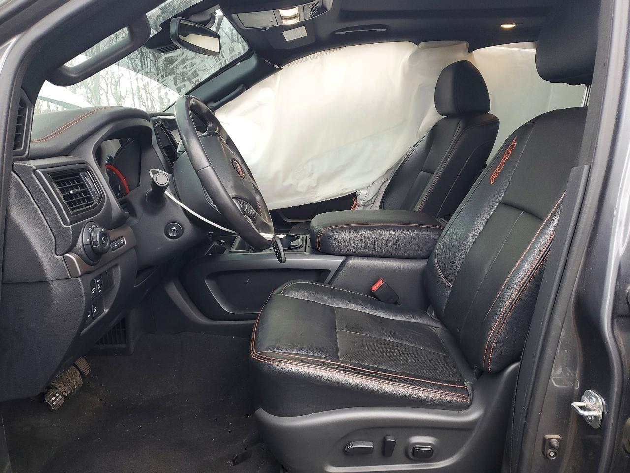 2020 Nissan Titan sv