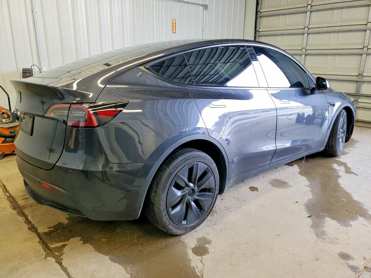 2025 Tesla Model y