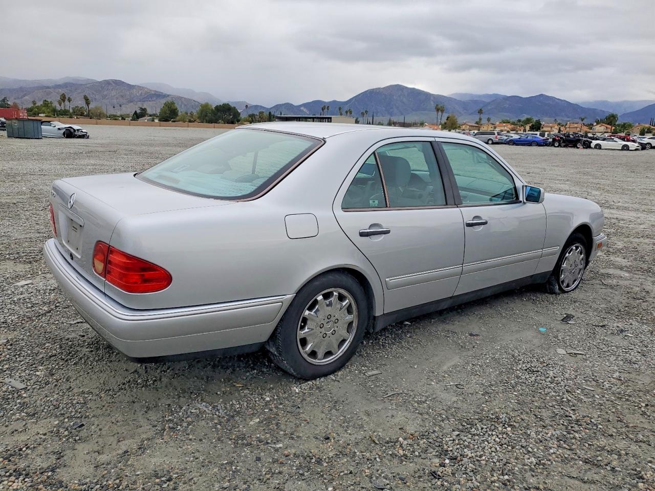 1999 Mercedes-Benz E 320