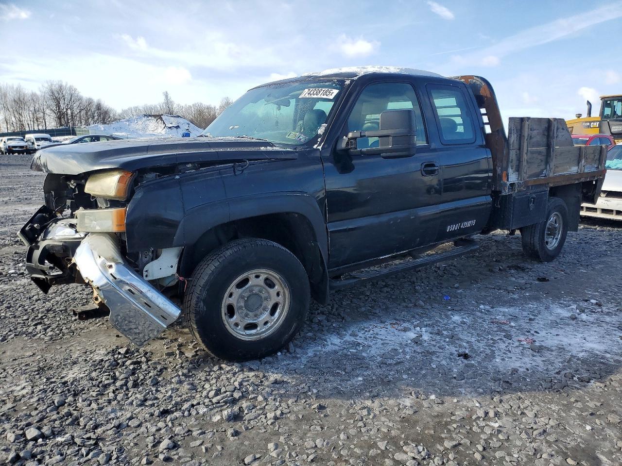 2005 Chevrolet Silverado Flatbed Truck