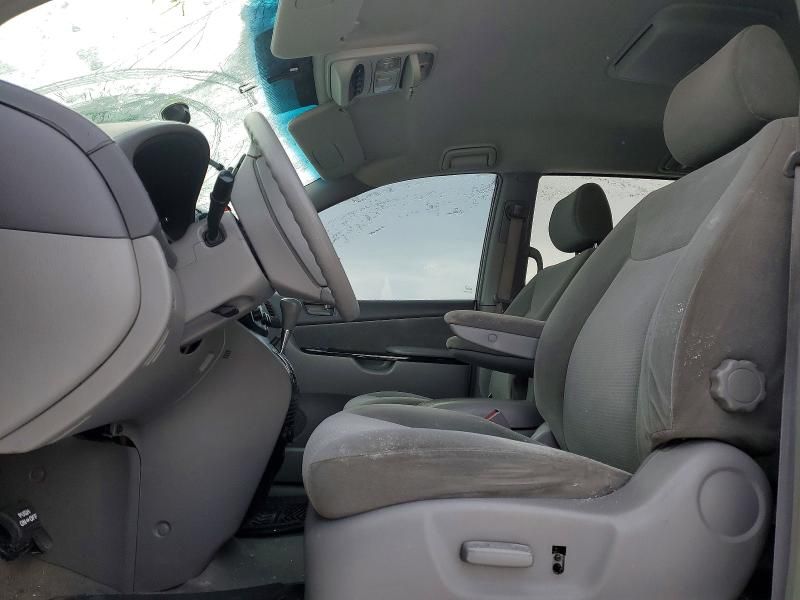 2004 Toyota Sienna ce