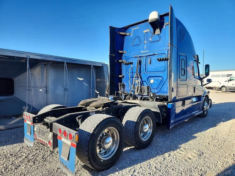 2020 Freightliner Cascadia 126 Semi Truck