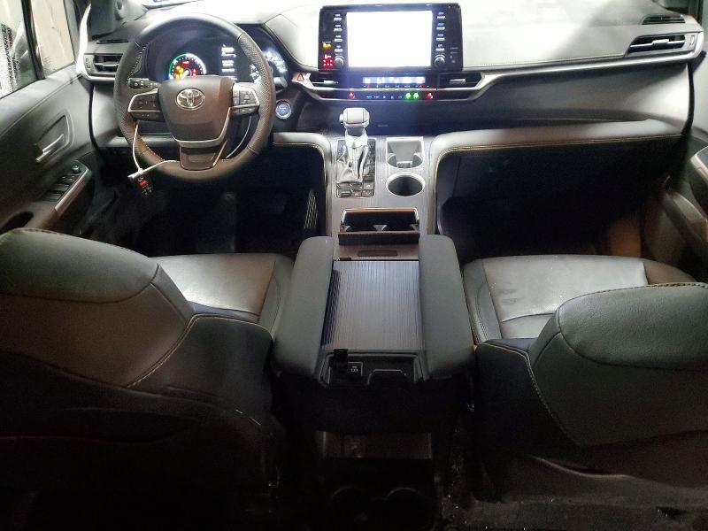2024 Toyota Sienna xse