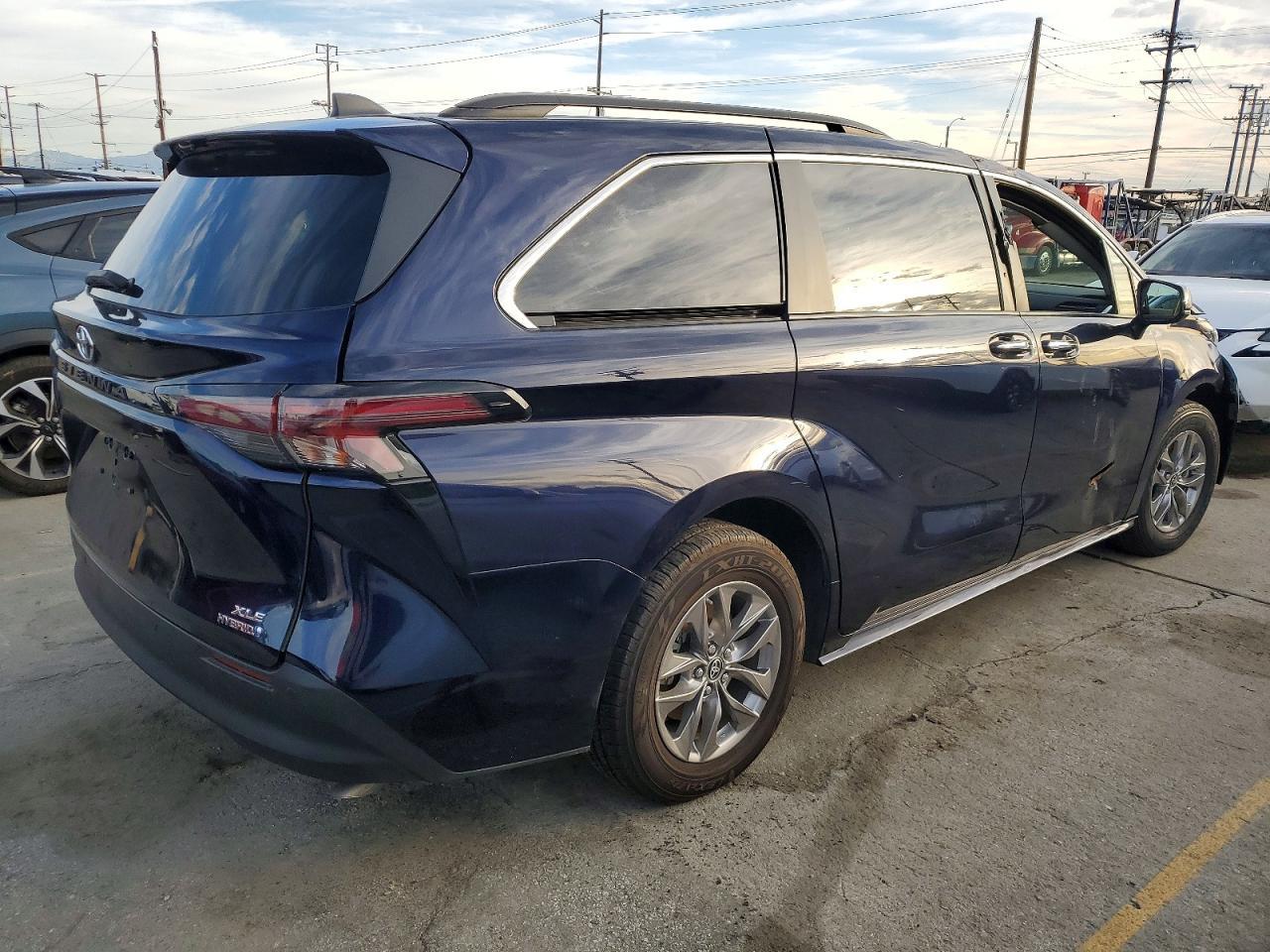 2023 Toyota Sienna xle