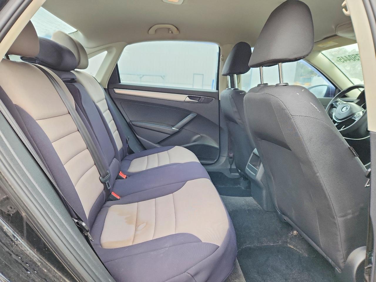 2016 Volkswagen Passat s