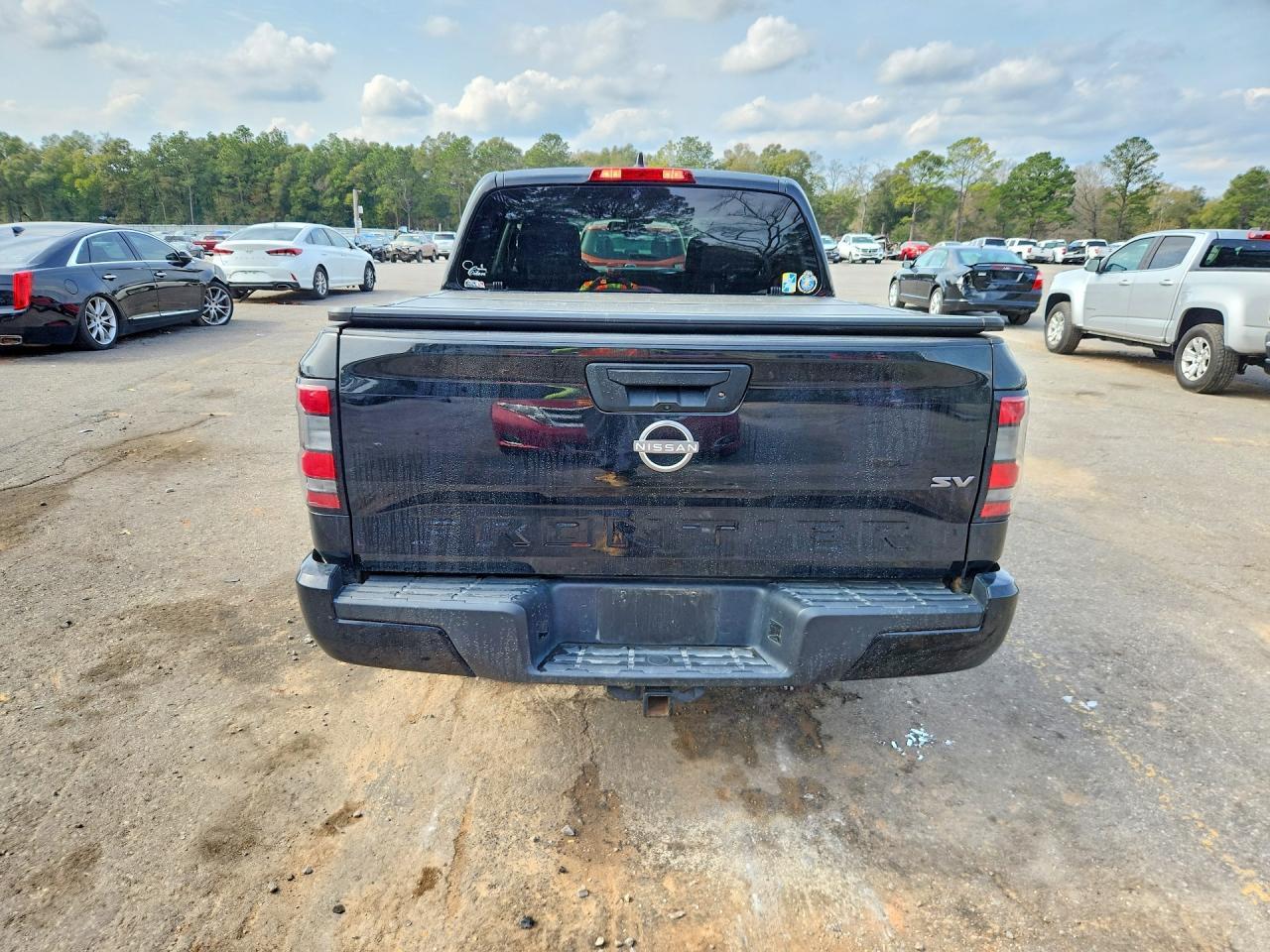 2022 Nissan Frontier s