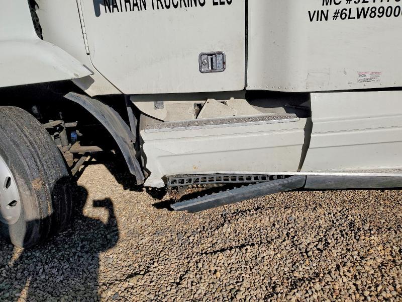 2006 Freigliner 2006 Freightliner CST120 Semi Truck