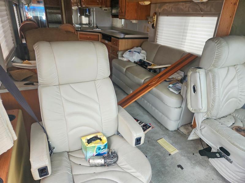 1999 Freigliner Chassis X Line Motor Home