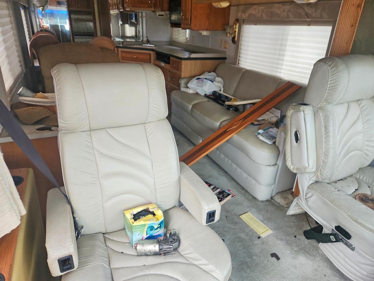 1999 Freigliner Chassis X Line Motor Home