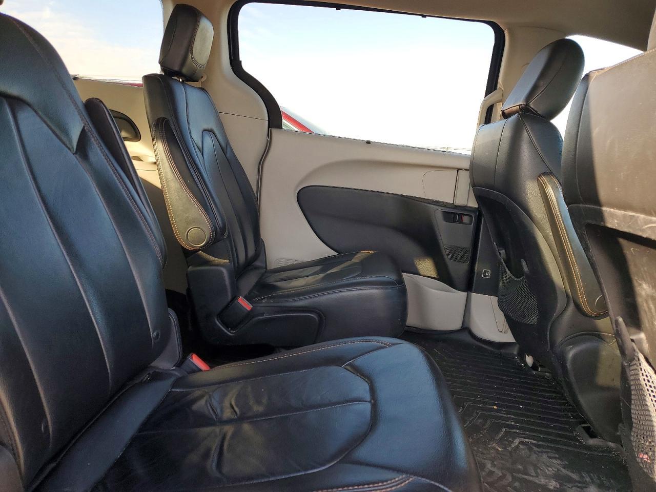 2017 Chrysler Pacifica Touring l