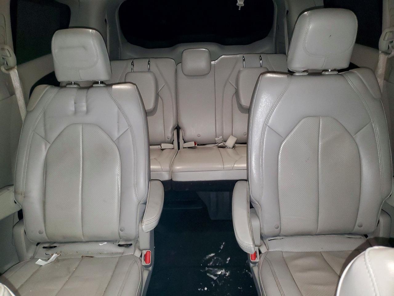 2018 Chrysler Pacifica Touring l