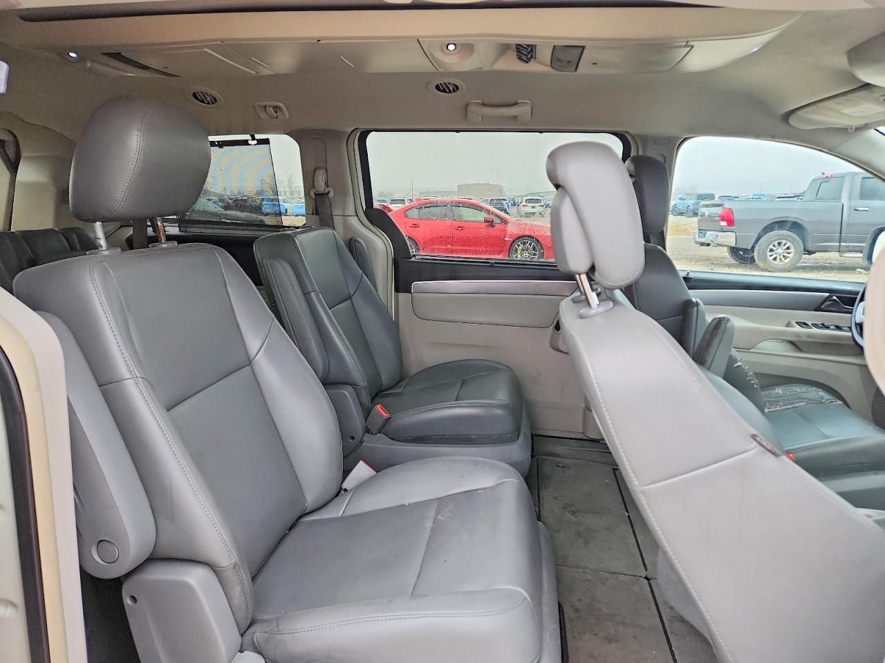 2011 Volkswagen Routan se