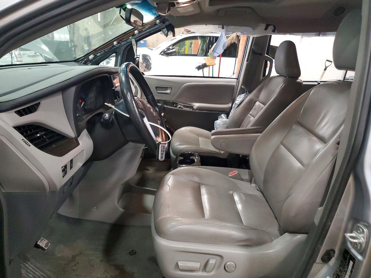 2016 Toyota Sienna xle