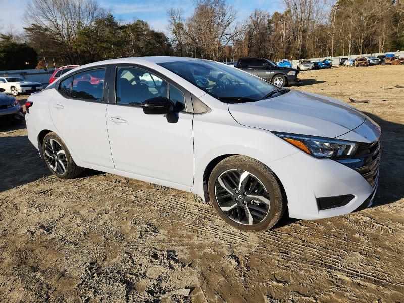 2025 Nissan Versa sr