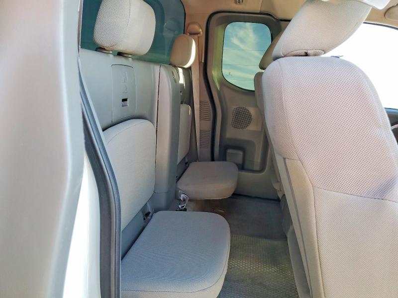 2016 Nissan Frontier s