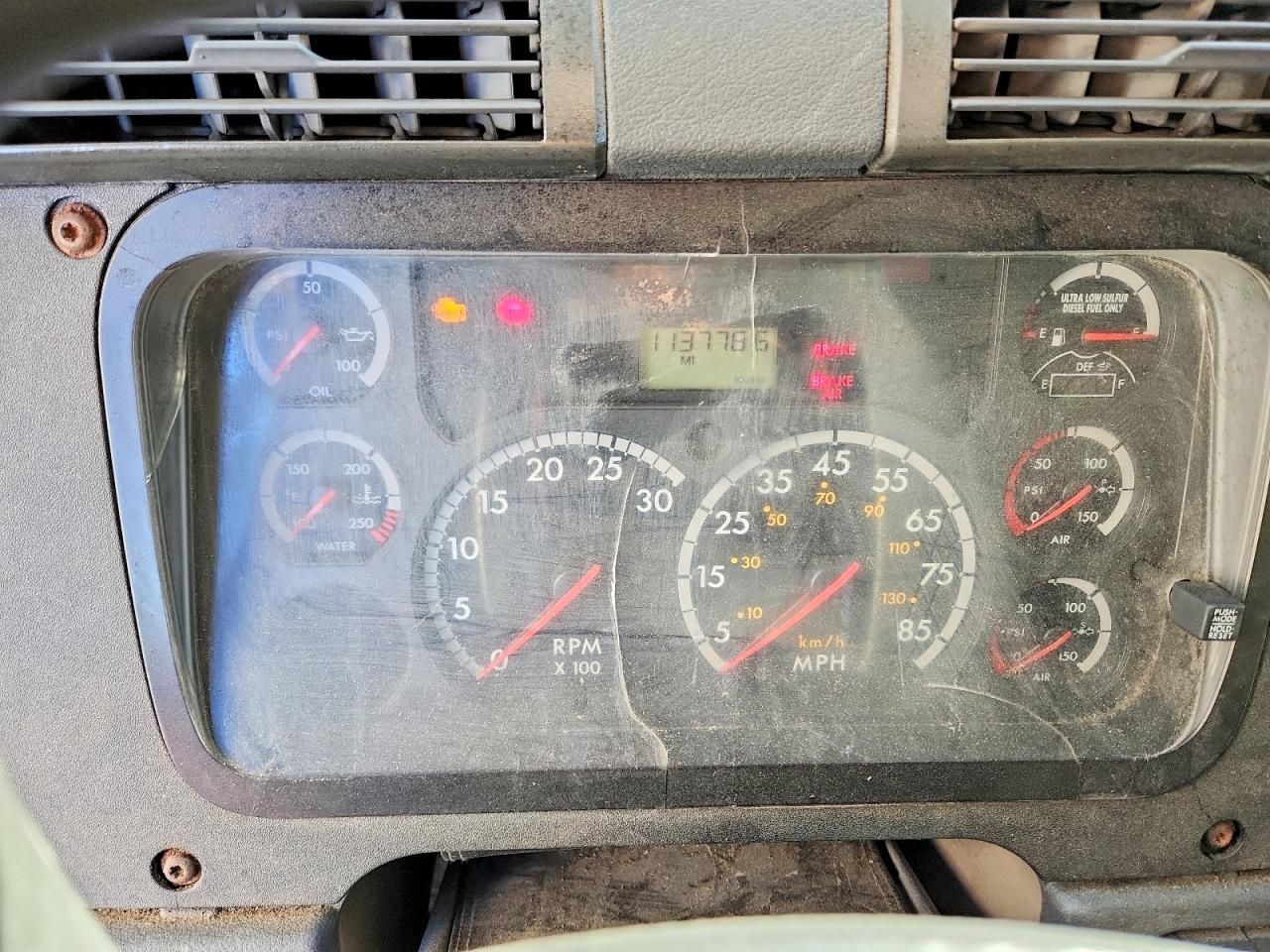 2011 Freightliner Cascadia Semi Truck