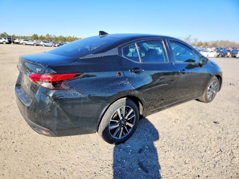 2022 Nissan Versa sv