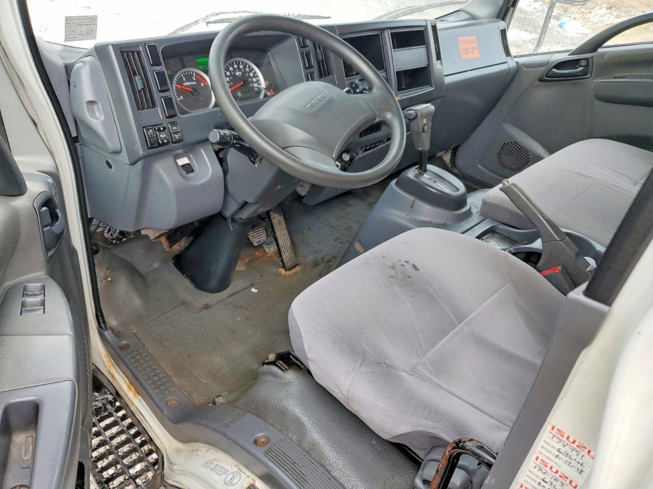2016 Isuzu NPR HD BOX Truck