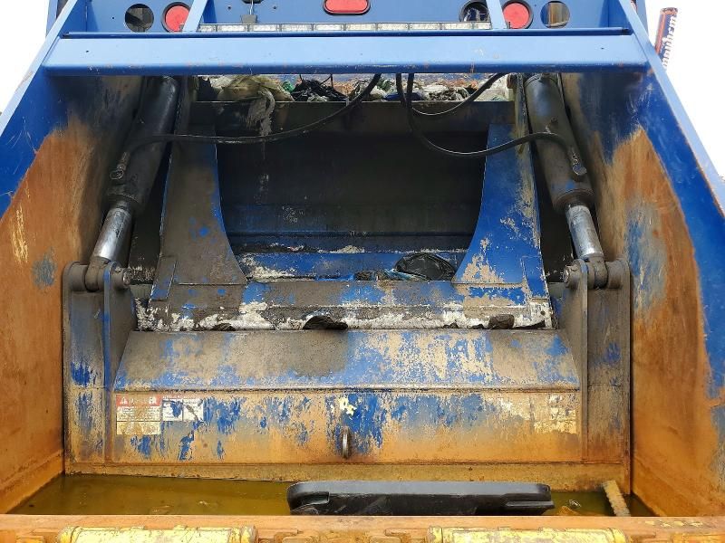 2015 Freightliner Business Class M2 Refuse Truck